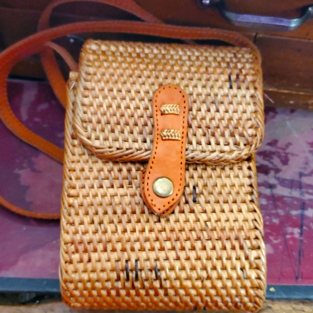 Crown Vintage Rattan Phone Crossbody Bag pre owned